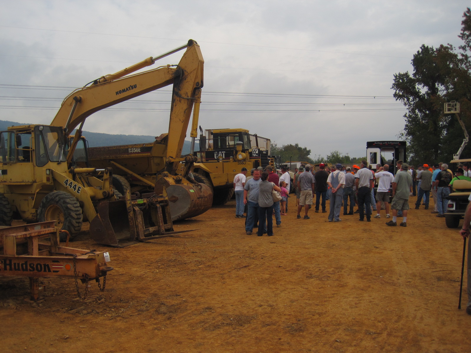 September Soddy Auction Crowd and Equipment