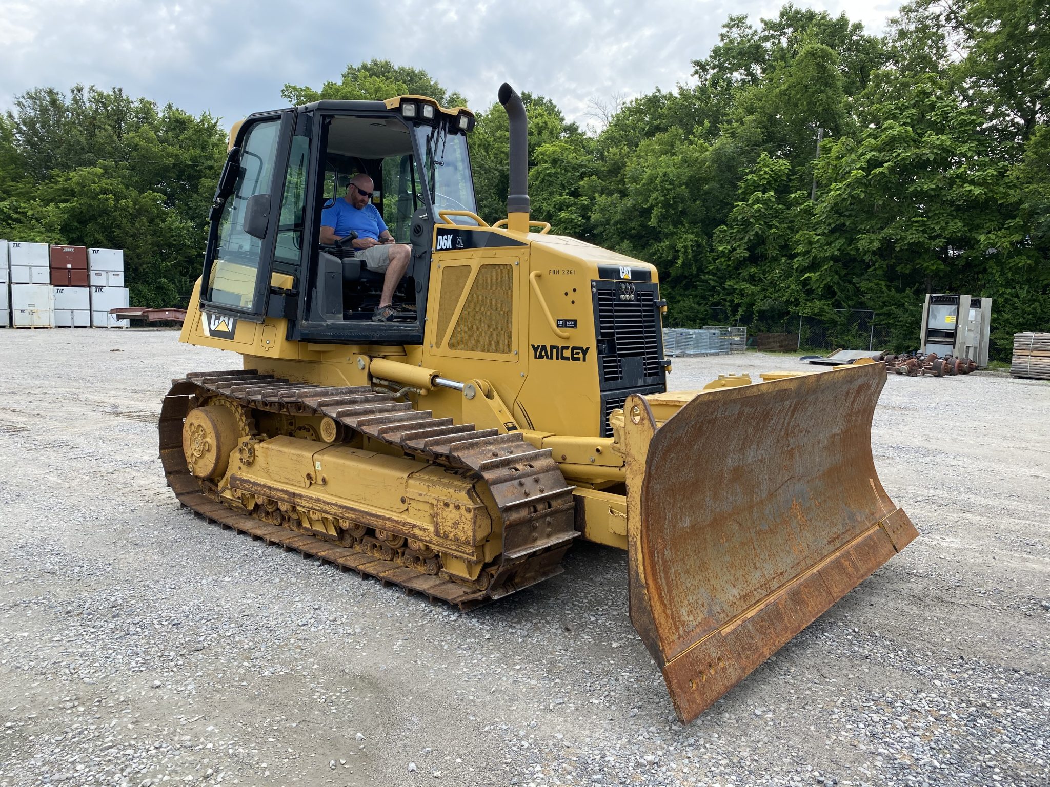 heavy equipment auction caterpillar D6 bulldozer 