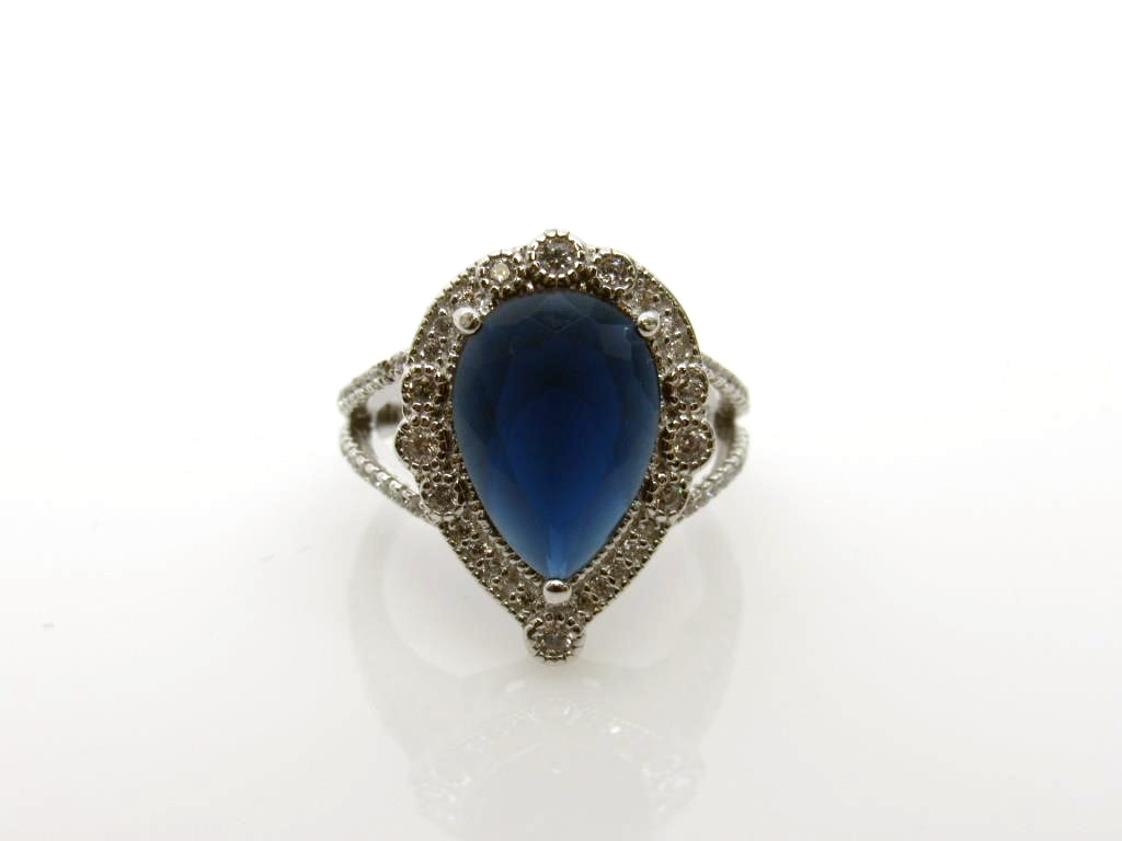 6.84ct Pear cut Sapphire Ring