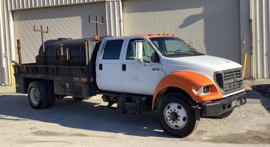 2000 Ford F-650 SuperDuty CrewCab Water Tank Truck - 106