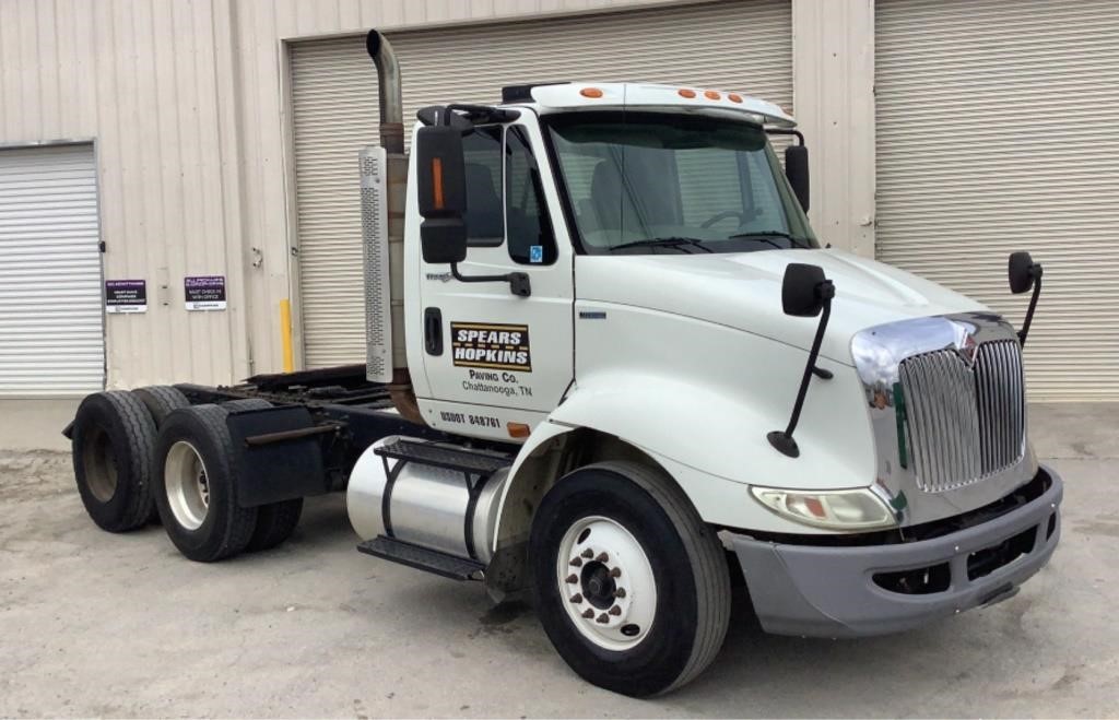 2011 International 8600 SBA 6x4 Road Tractor 2WD - 103