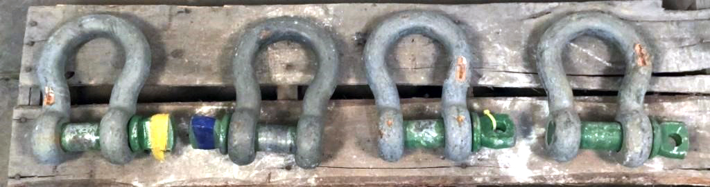 (4) 17 Ton Shackles - 108