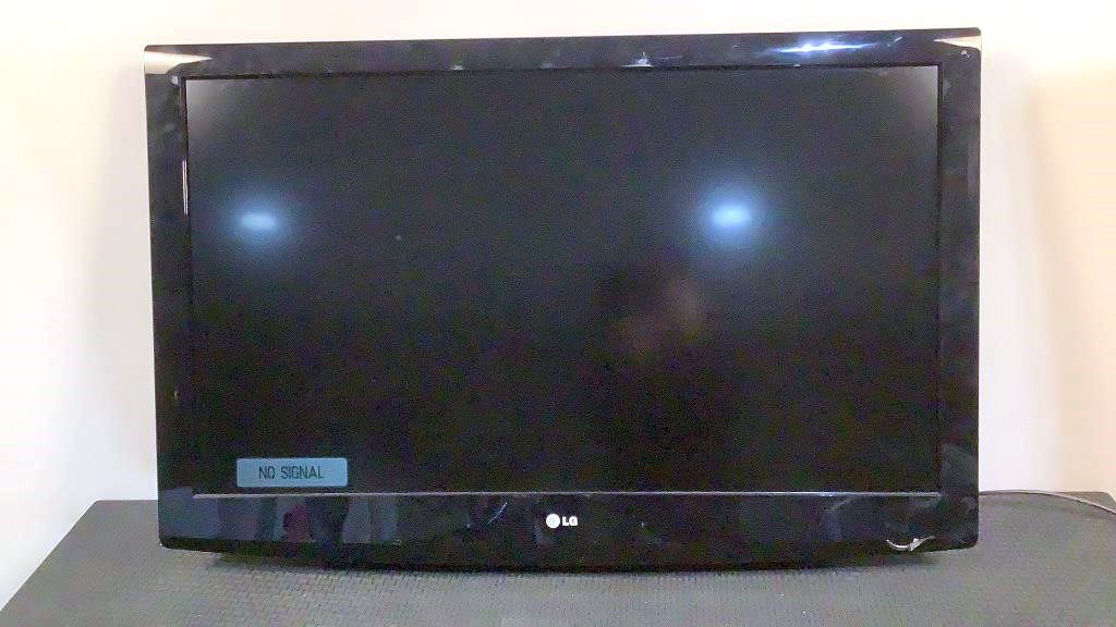 LG 42 TV - 19