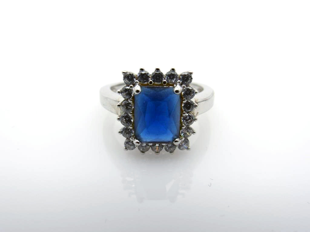 3.88 ct Sapphire Ring - 45