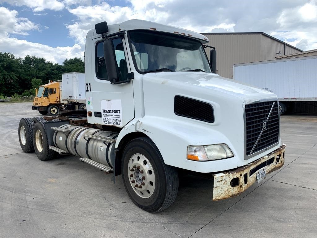 2006 Volvo VNL300 Semi Truck 2WD