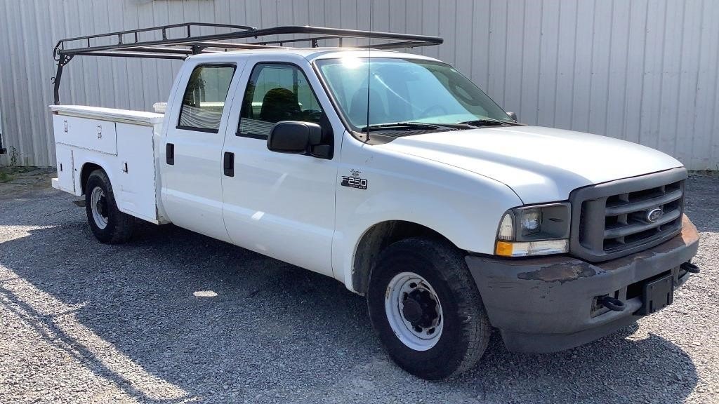 2002 Ford F-250 CrewCab XL SD Utility RWD