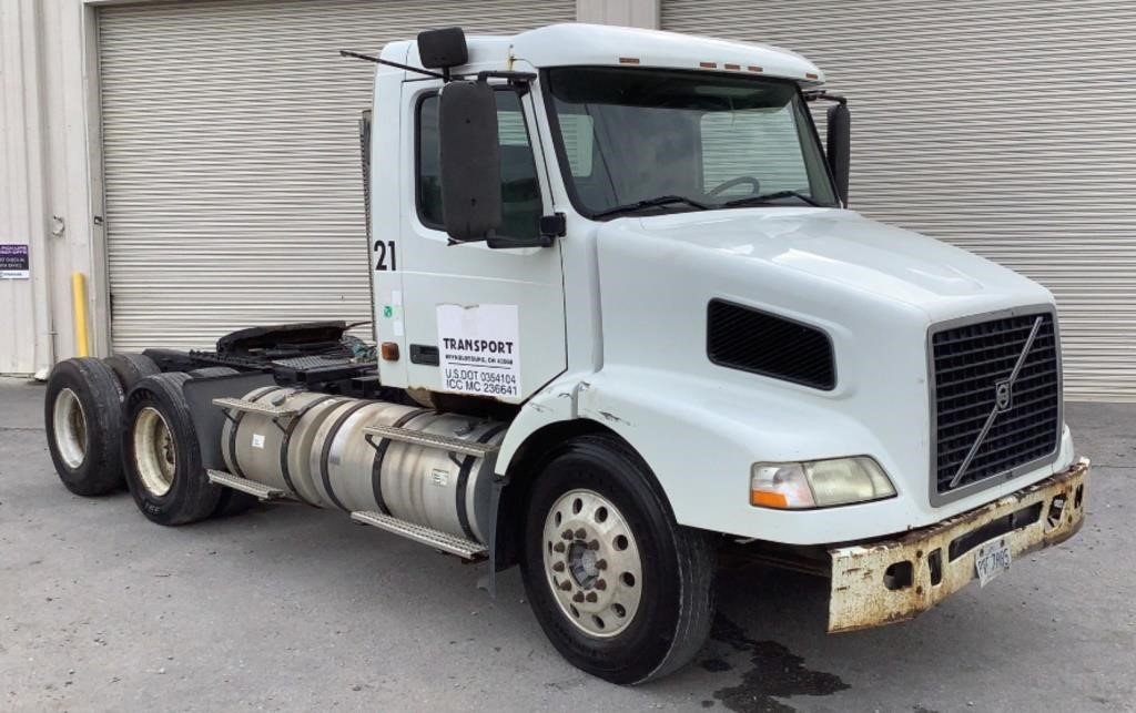 2006 Volvo VNM Day Cab 6X4