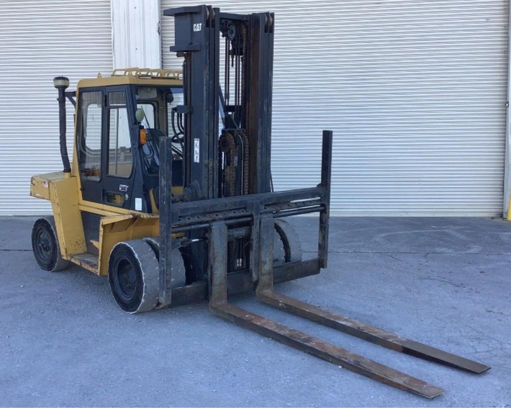 Caterpillar 15,500 Lb Forklift DP70