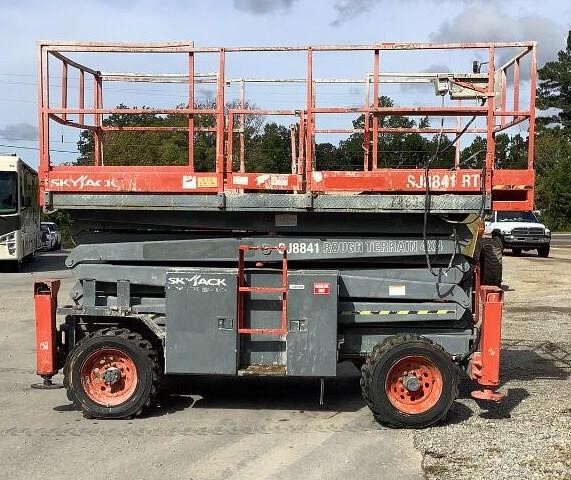 SkyJack Scissor Lift SJ8841 RT