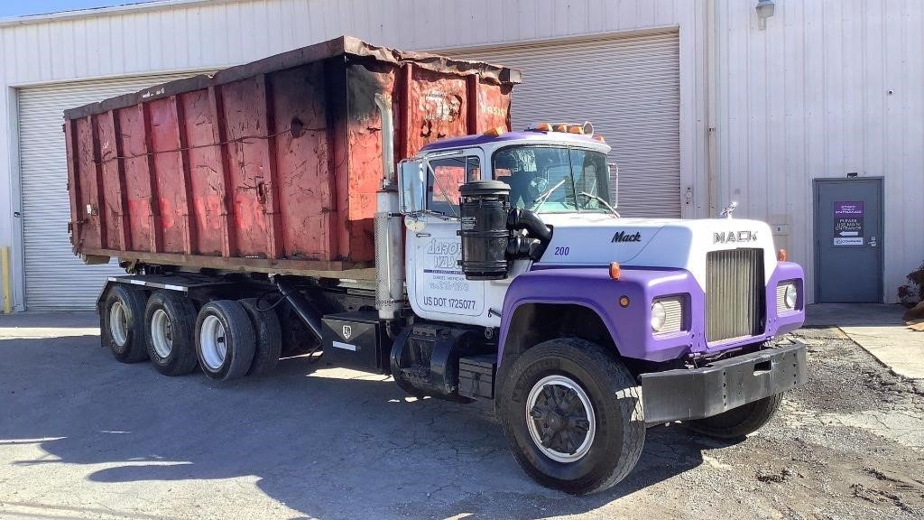 1986 Mack RD686S Roll-Off Truck