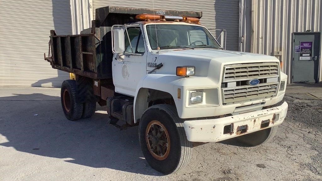 1991 Ford F800 Dump Truck