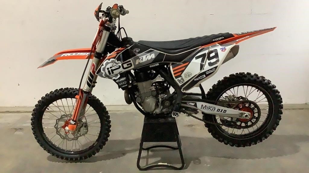 2017 KTM 450 SX-F Dirt Bike