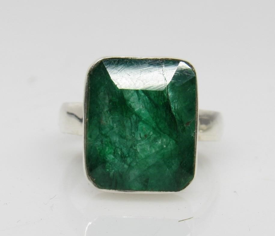 12 ct Emerald Ring