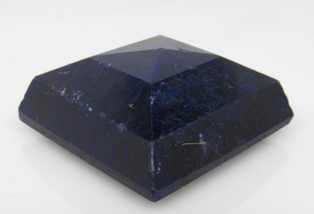 492 ct Blue Sapphire Gemstone