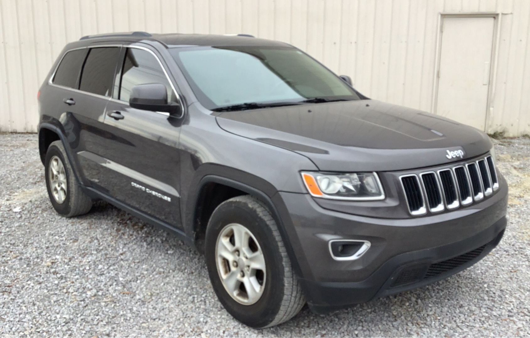 gray jeep grand cherokee laredo